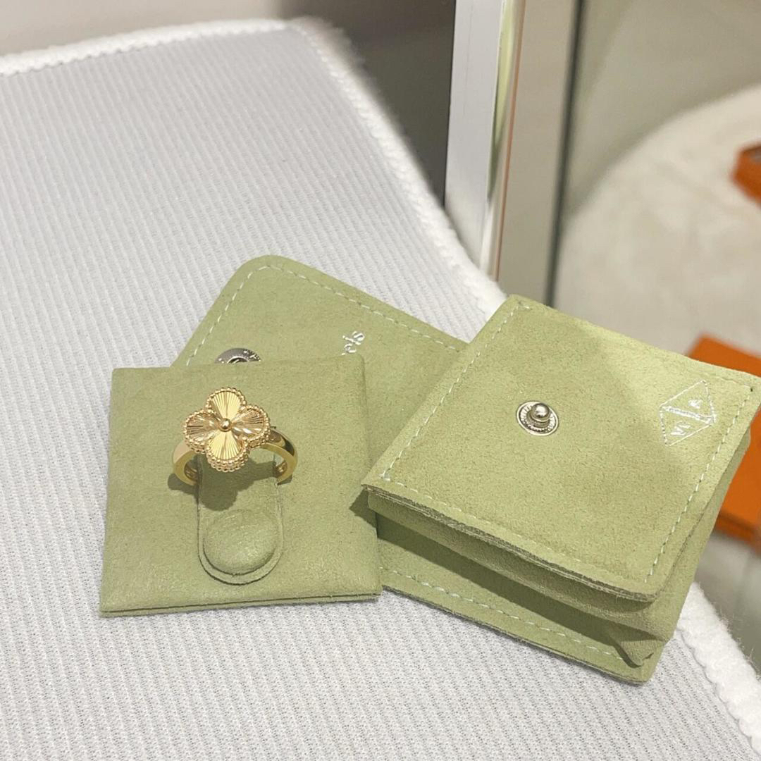 Van Cleef & Arpels ring-84