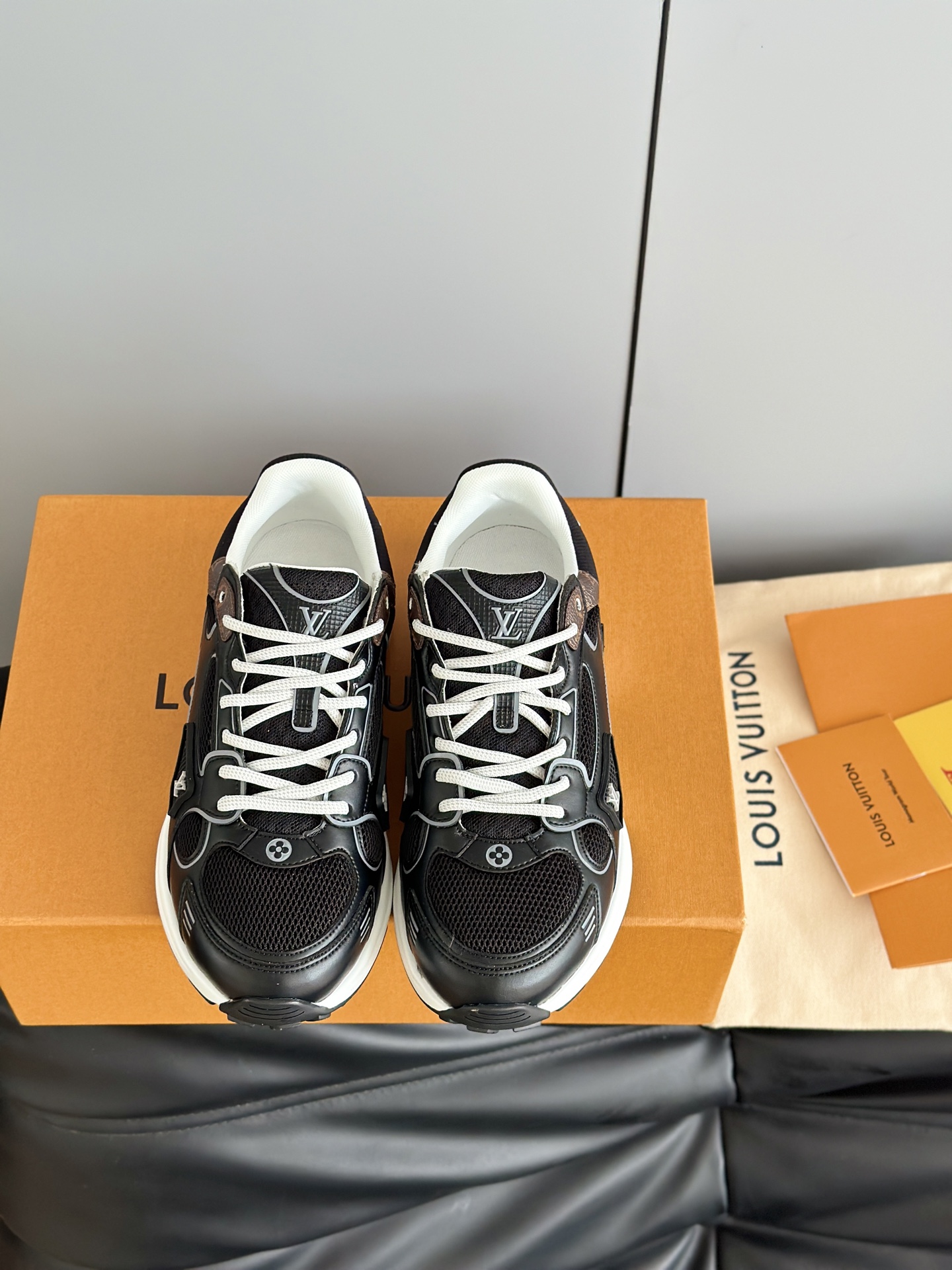 Lv Sneakers-207