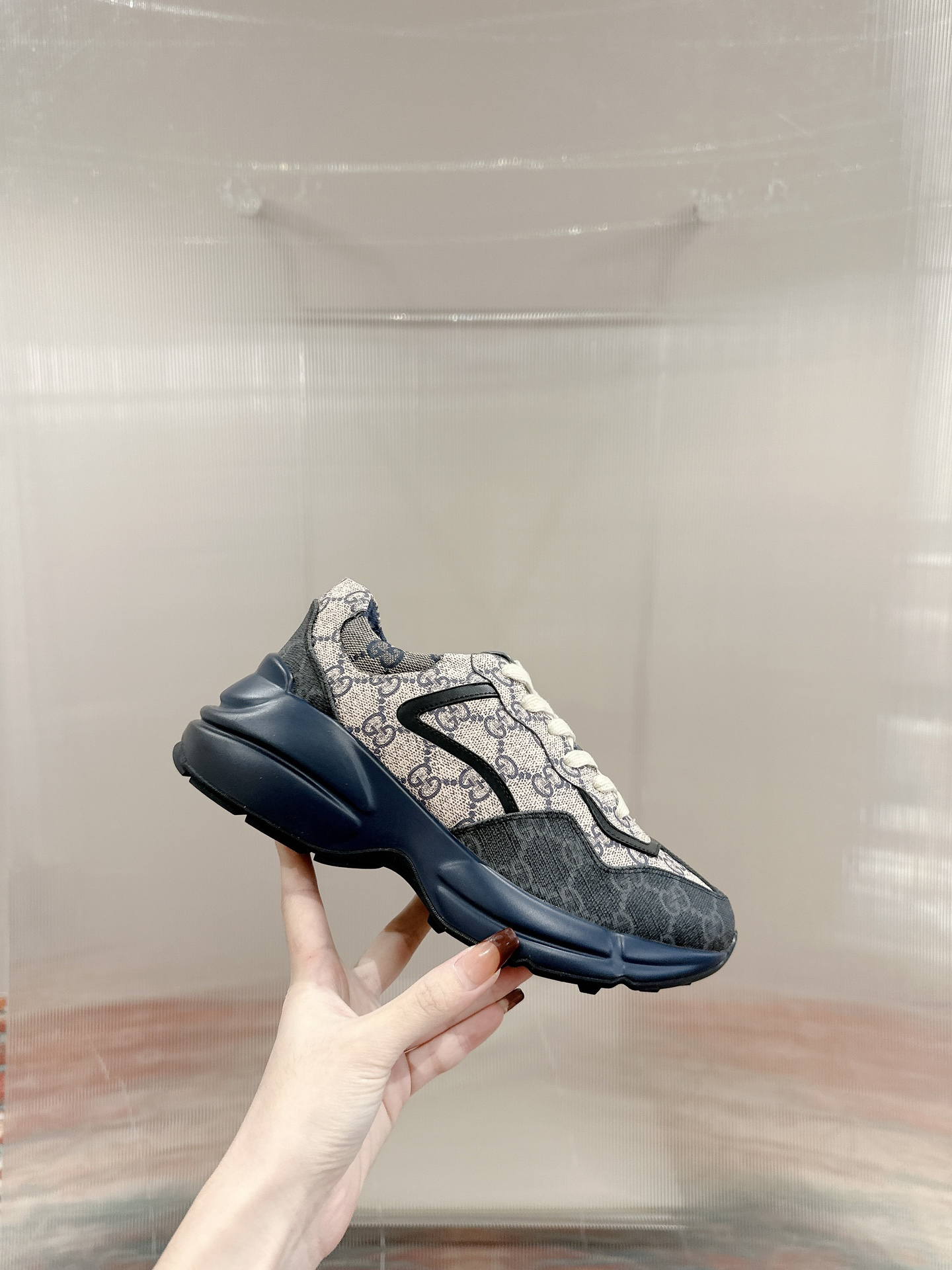 Gucci Sneakers-210