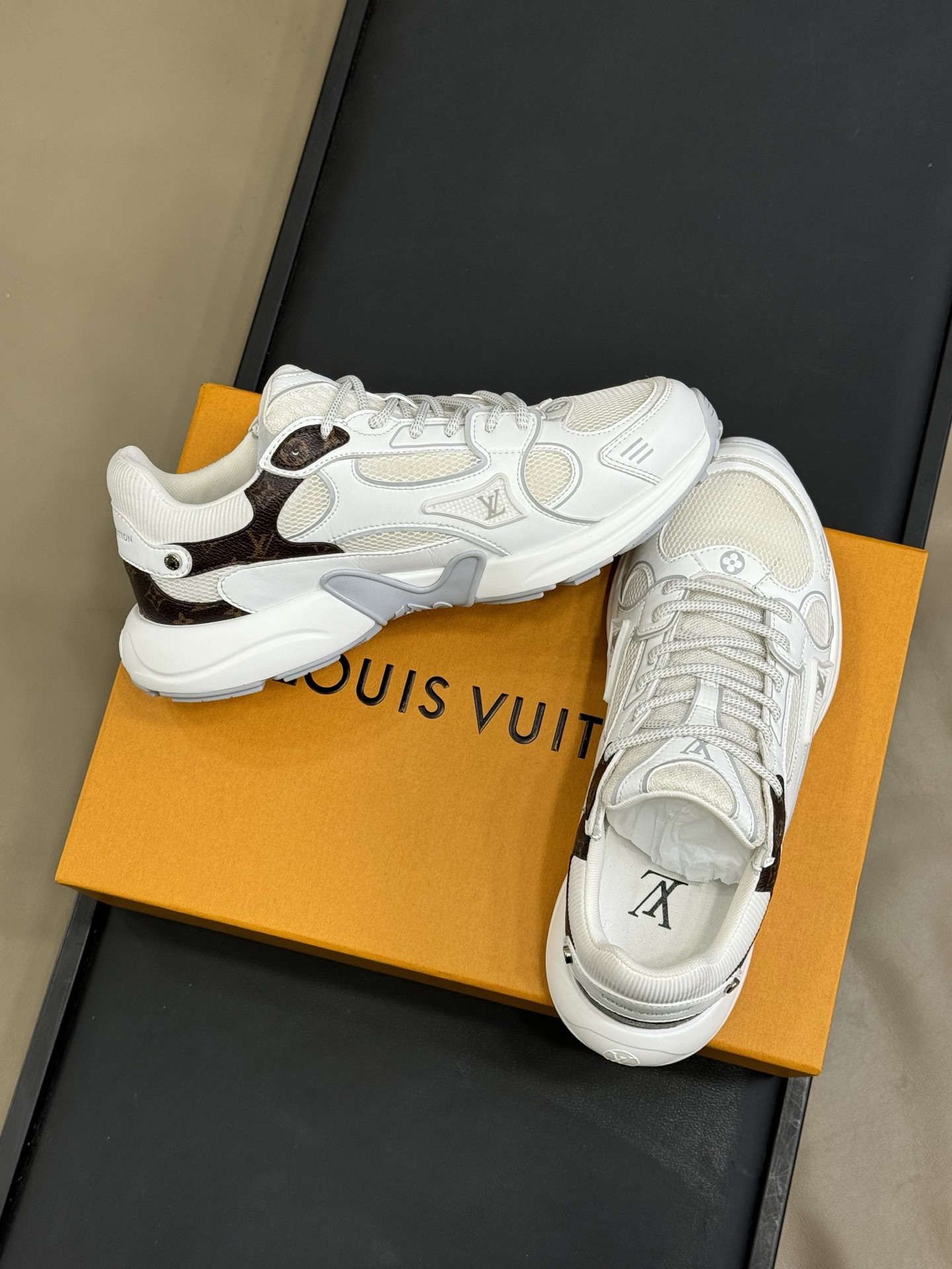 Lv Sneakers-219