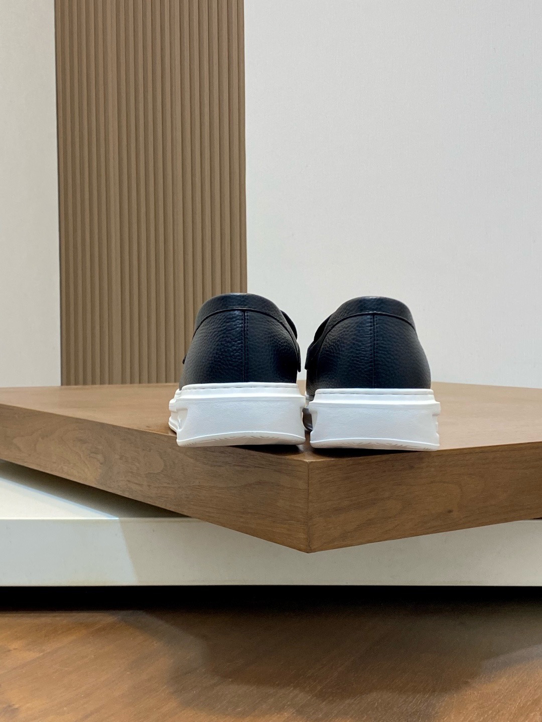 Lv Sneakers-100
