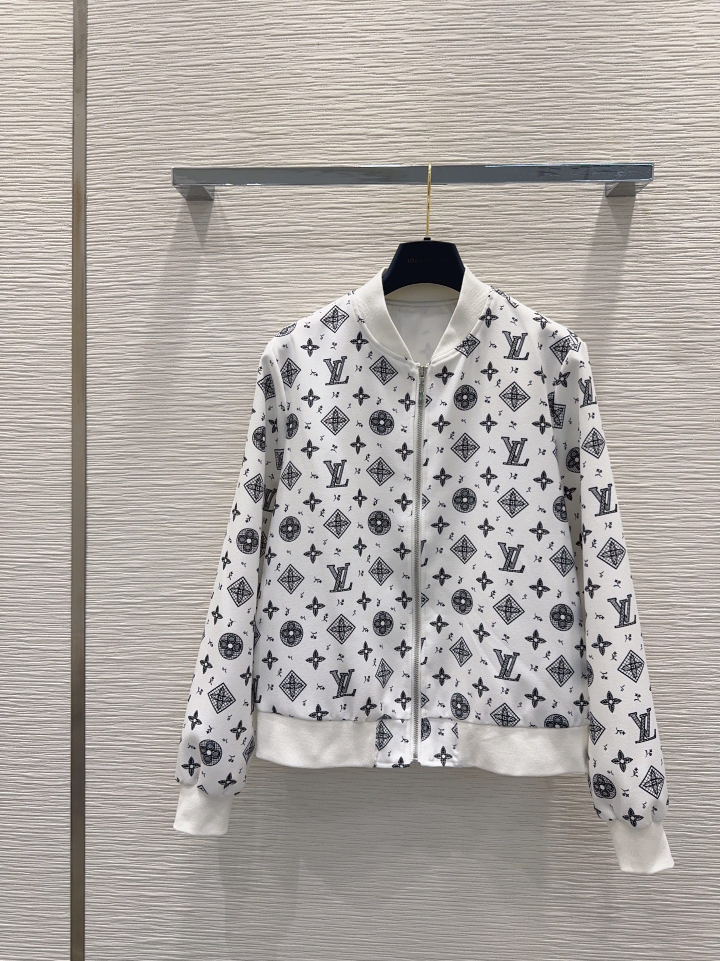 LV Clothing-324