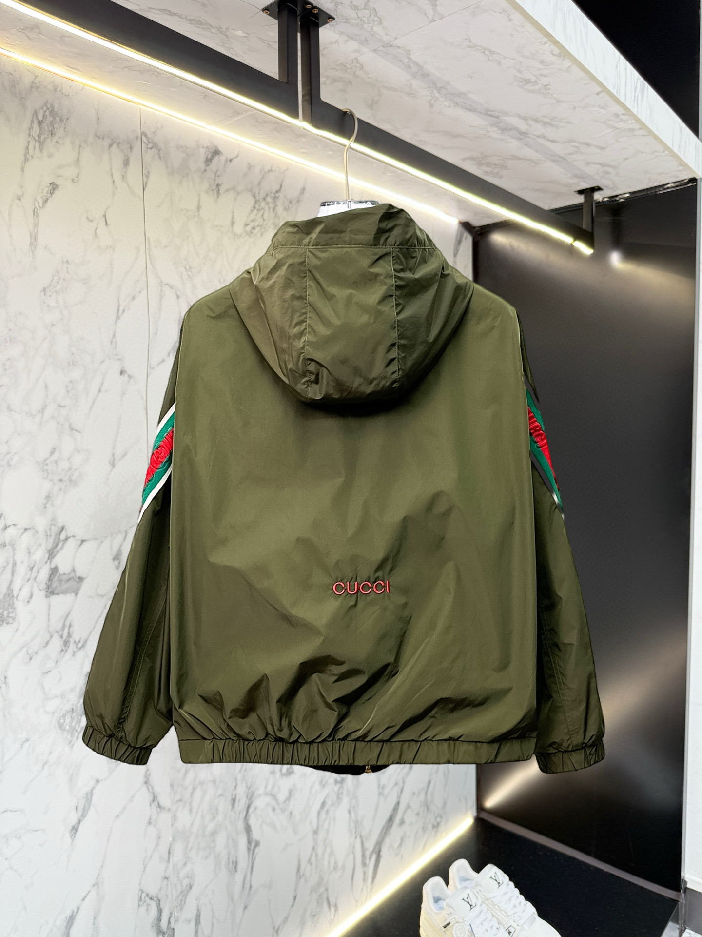 Gucci Clothing-186