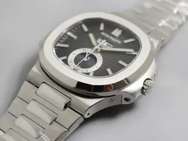 Nautilus 5726/1A-014 Annual Calendar, Moon phases 40.5 mm,Steel