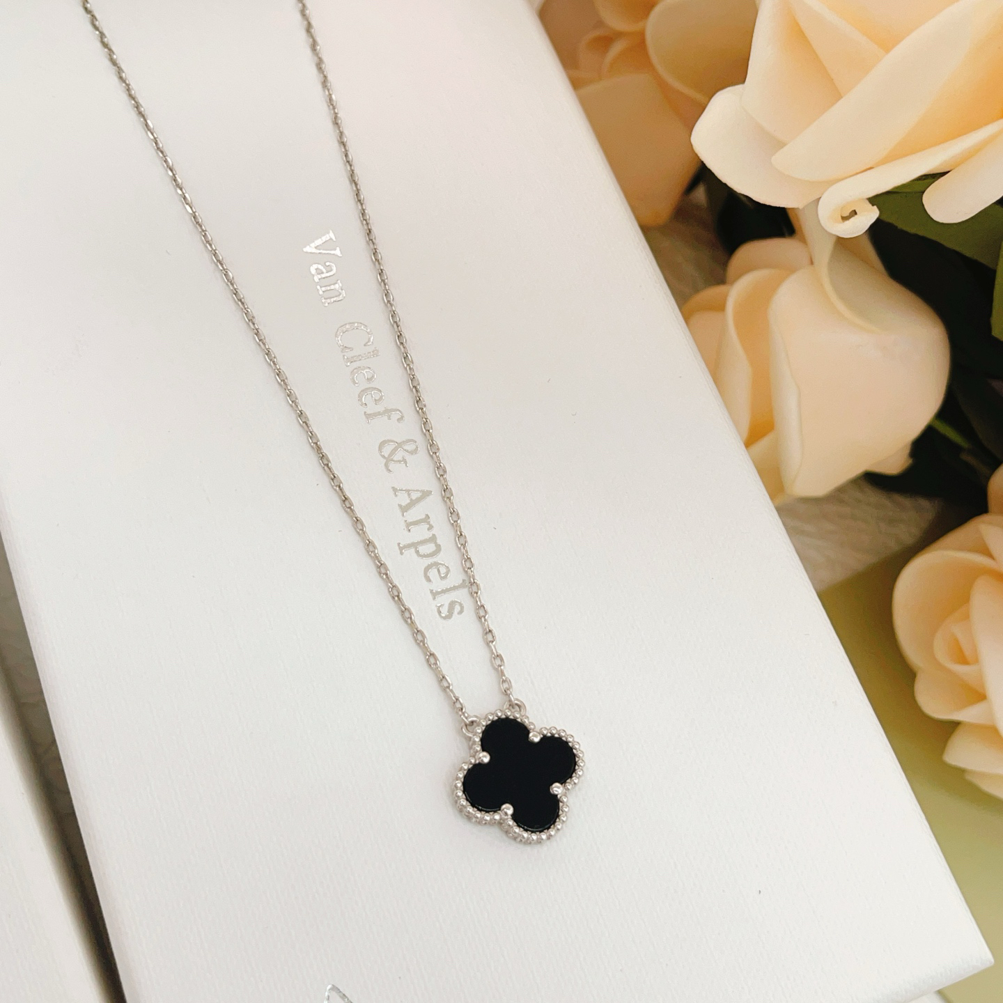 Van Cleef & Arpels necklace-75