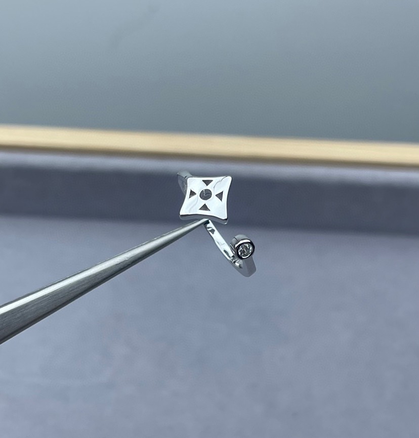 LV ring-41