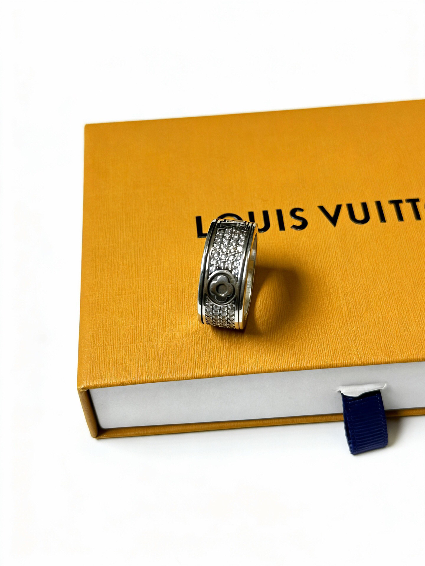 LV ring-4