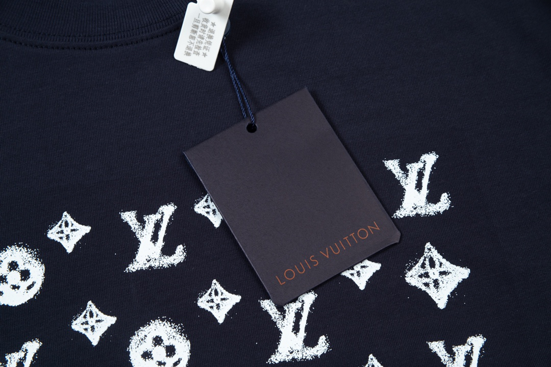 LV clothing-140