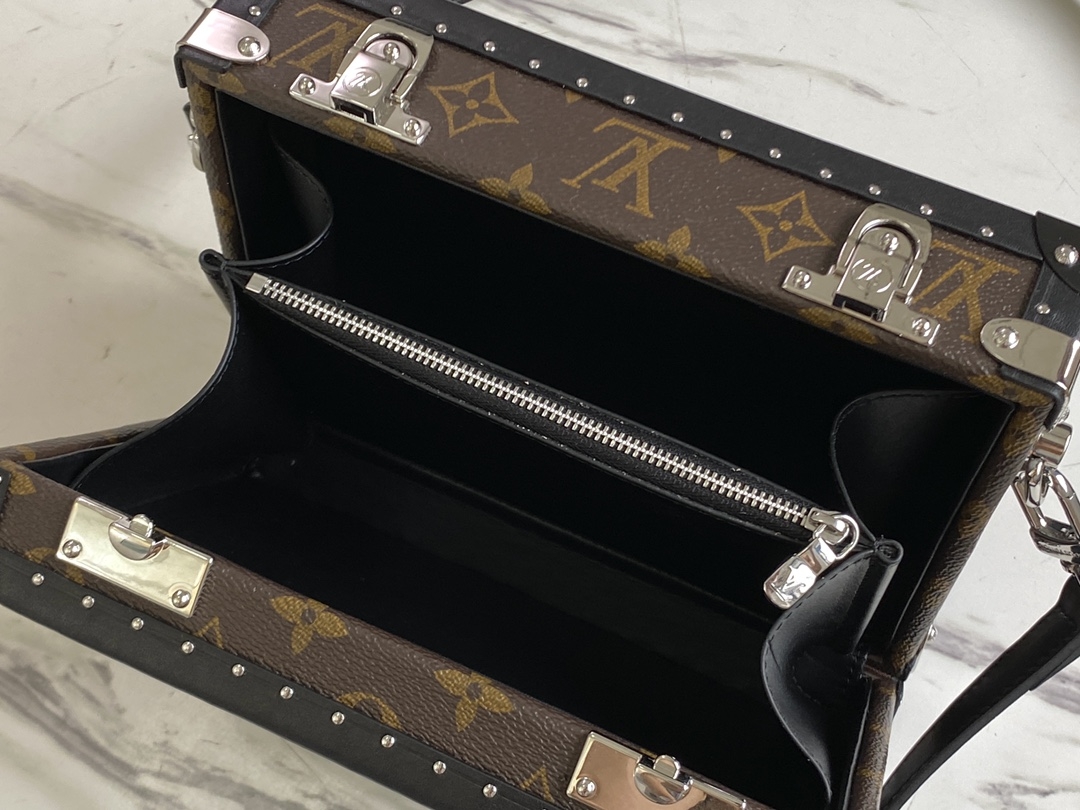 Louis Vuitton Hot New Product-205