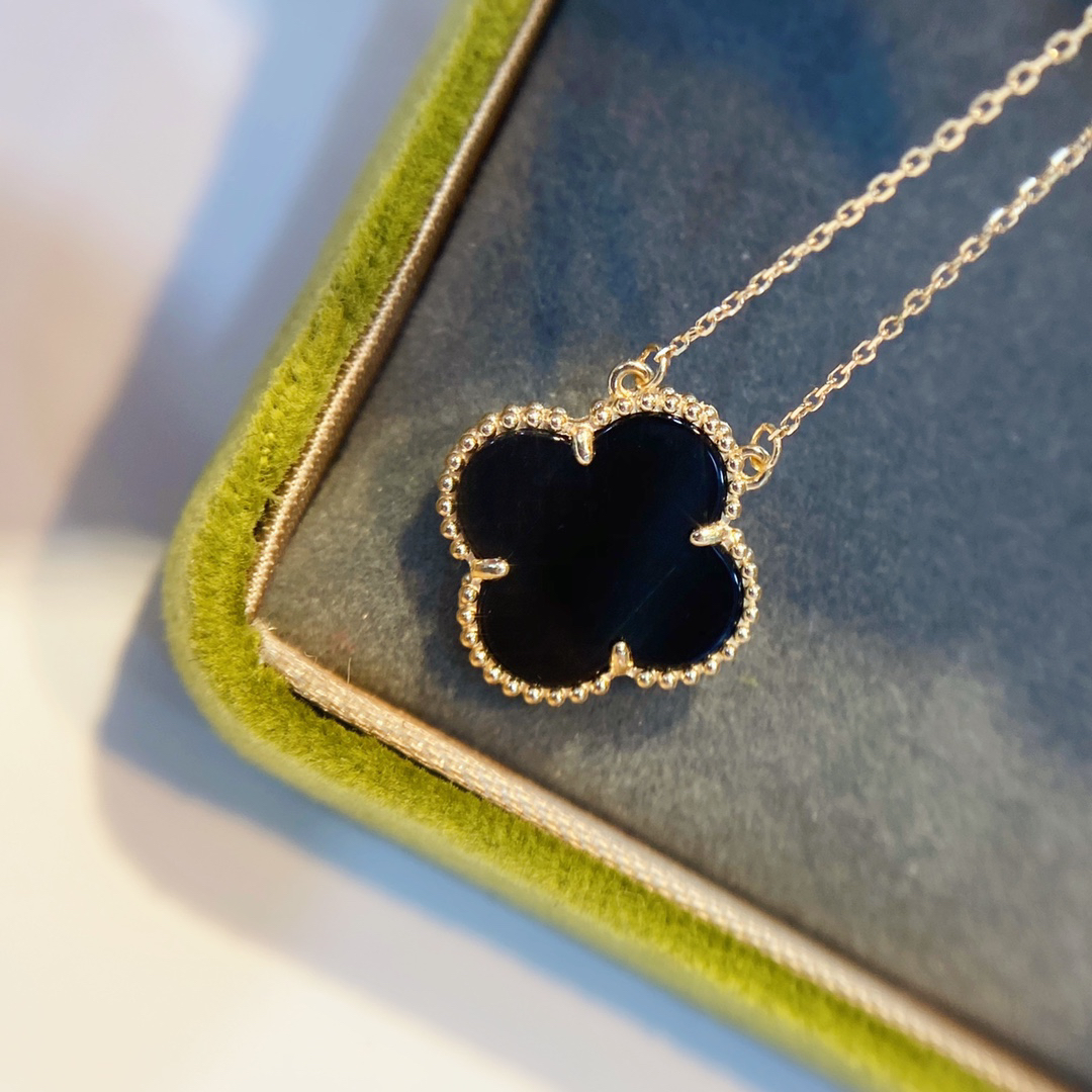 Van Cleef & Arpels necklace-120