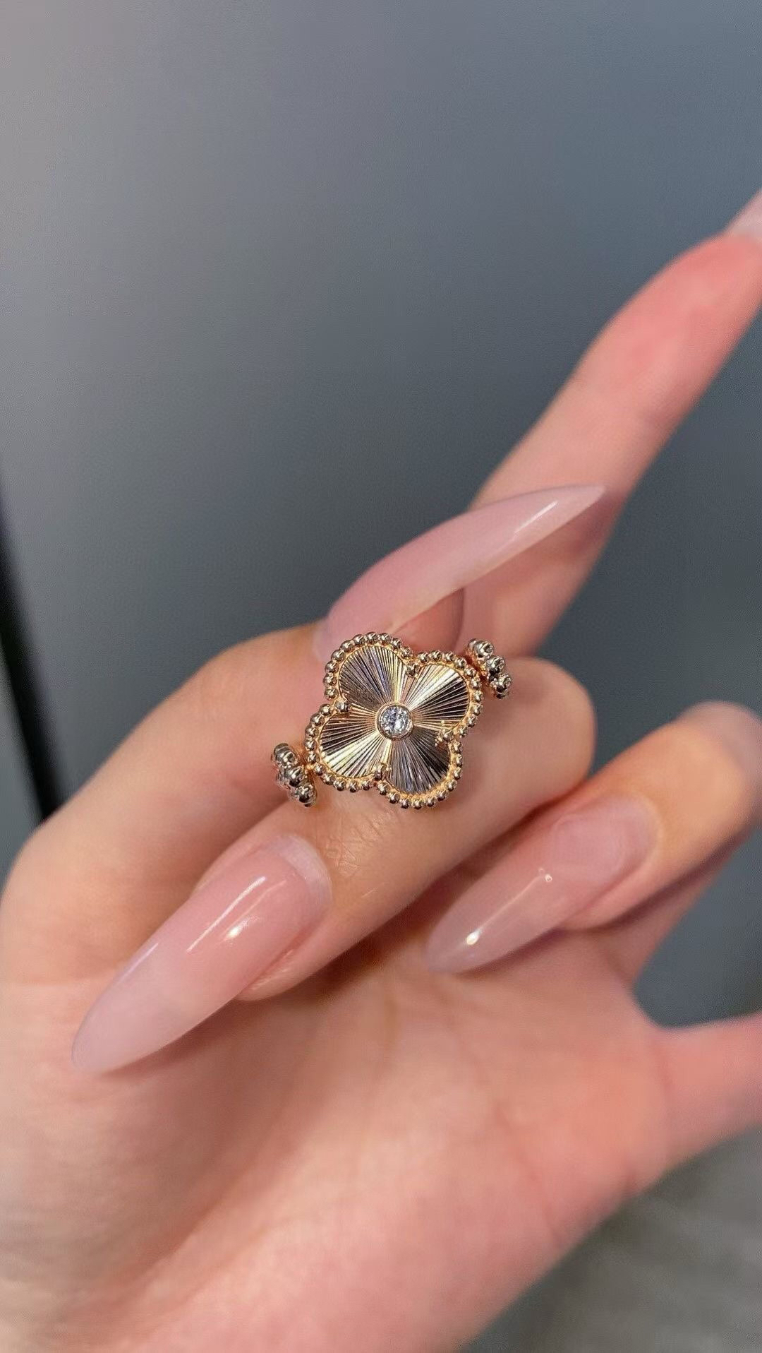 Van Cleef & Arpels ring-97