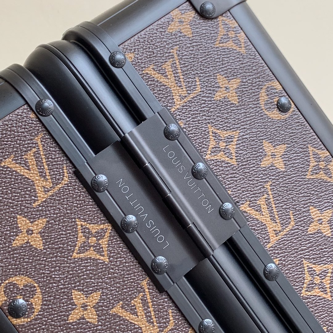 LV luggage-94