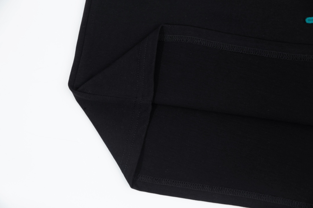 LV clothing-246
