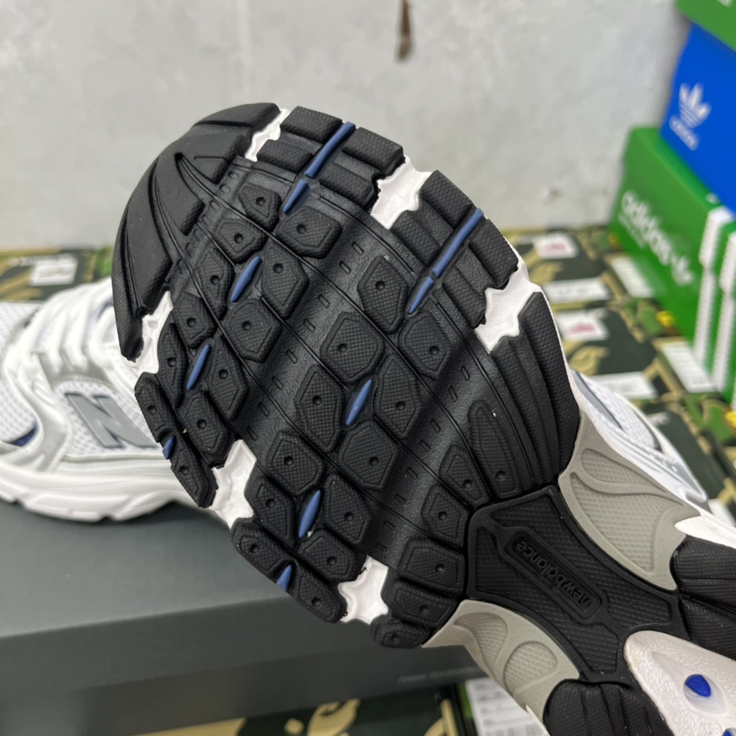 New Balance Sneakers-158