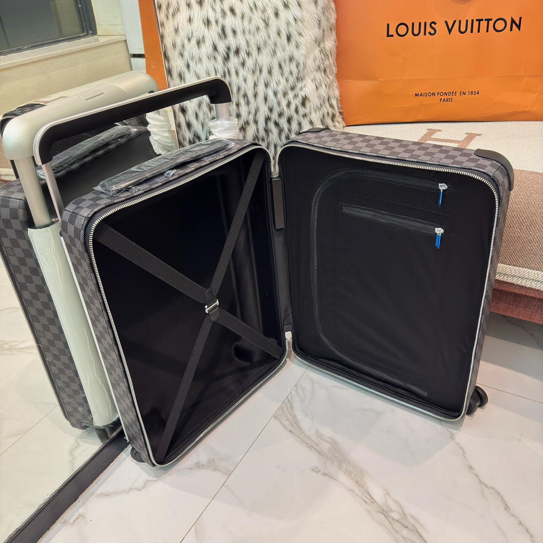 LV luggage-76
