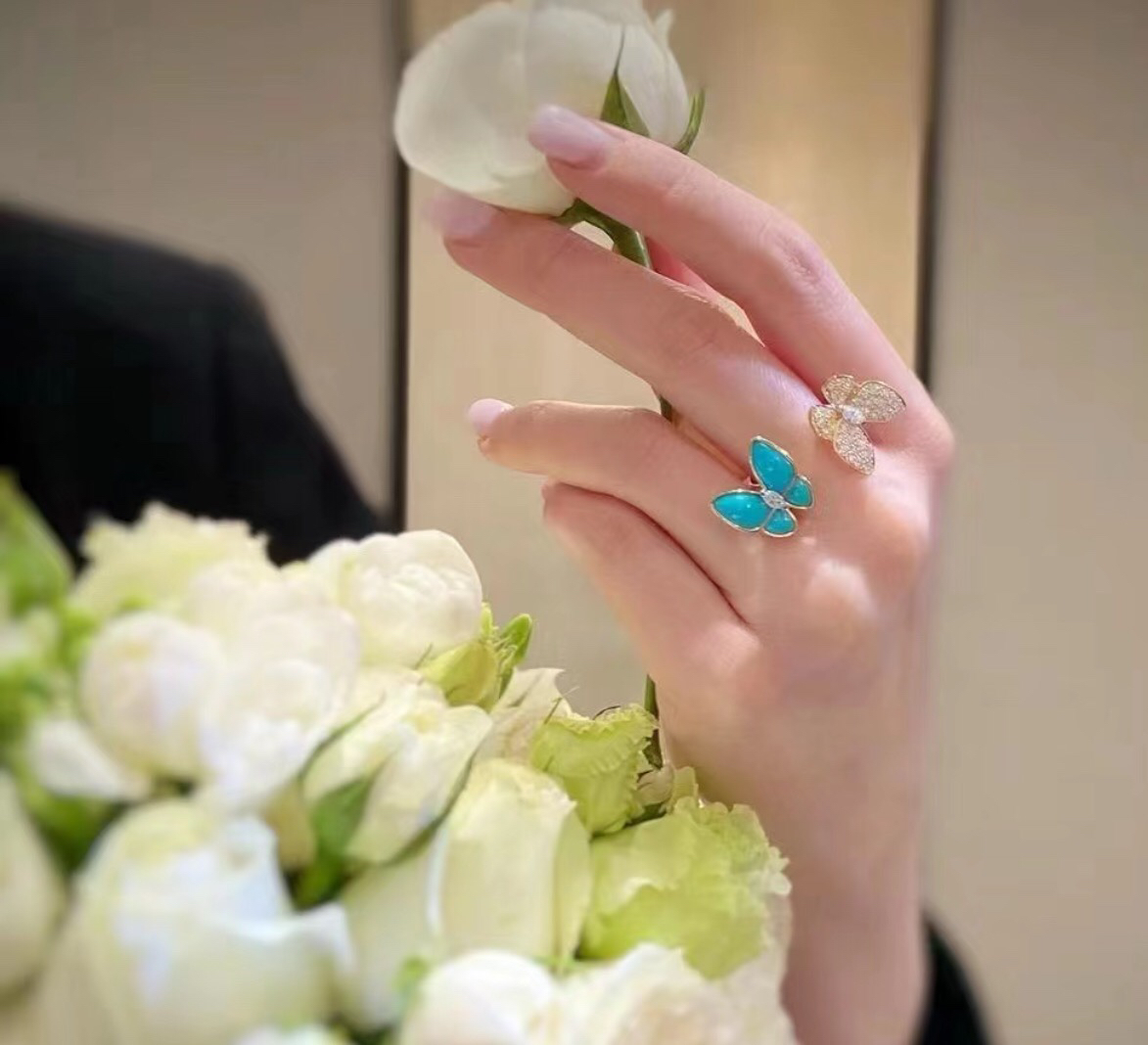 Van Cleef & Arpels earring-55