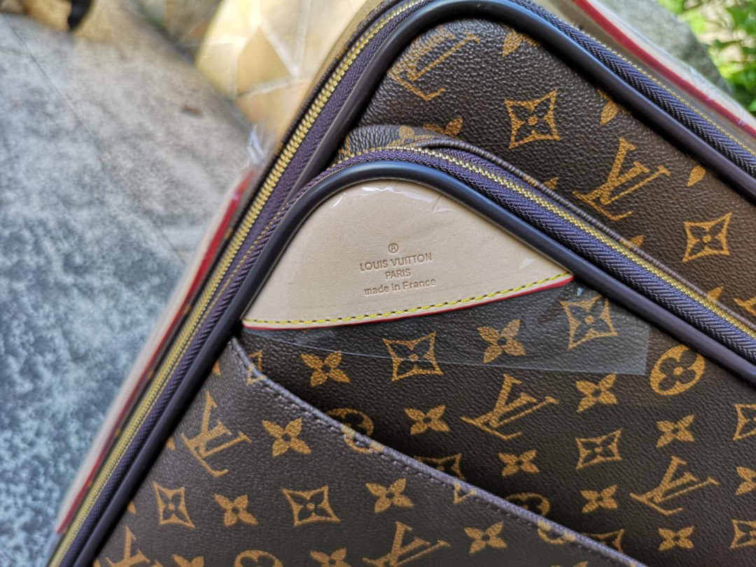LV luggage-91