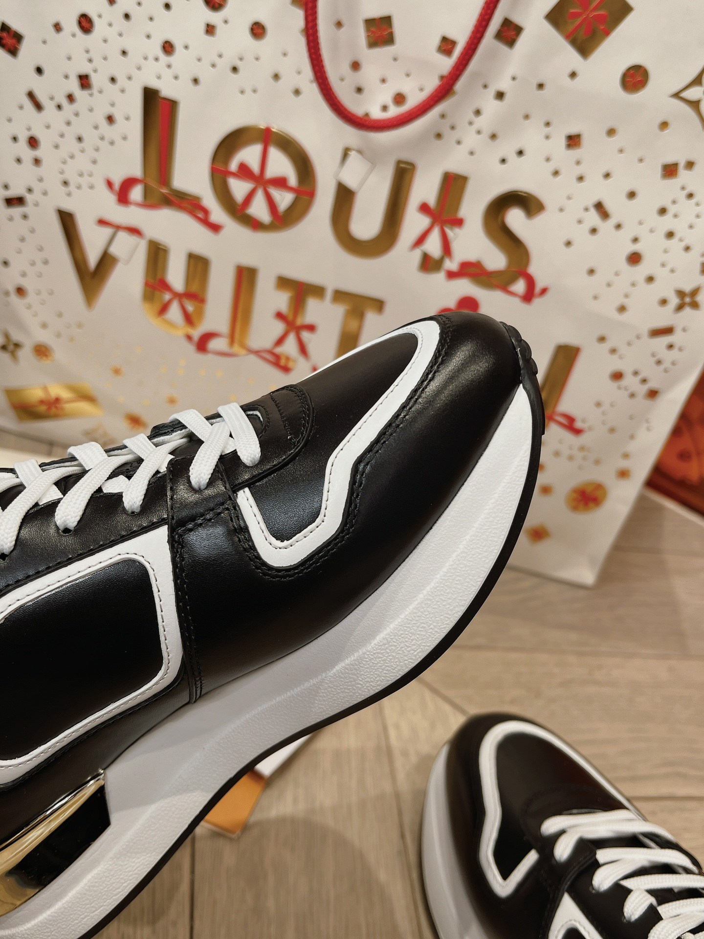 Lv Sneakers-12