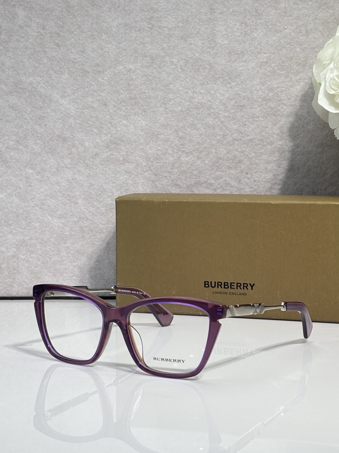 Burberry glasses-5
