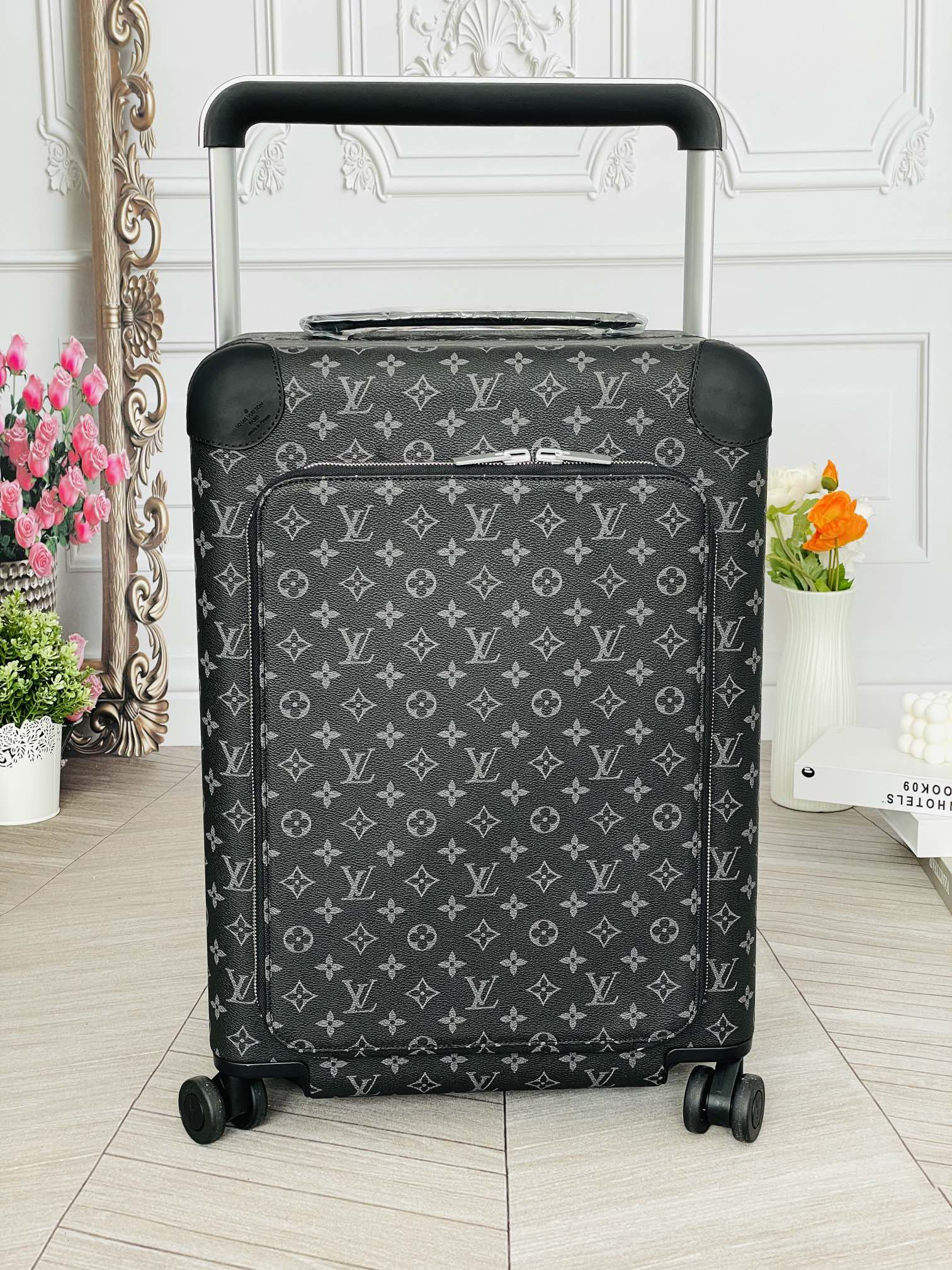 LV luggage-11