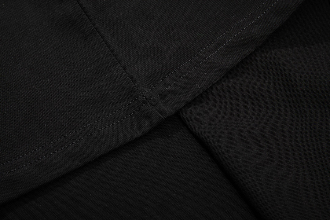 LV clothing-89