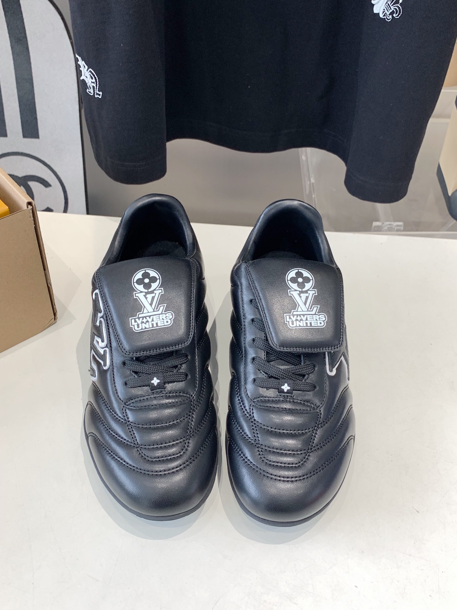 Lv Sneakers-235
