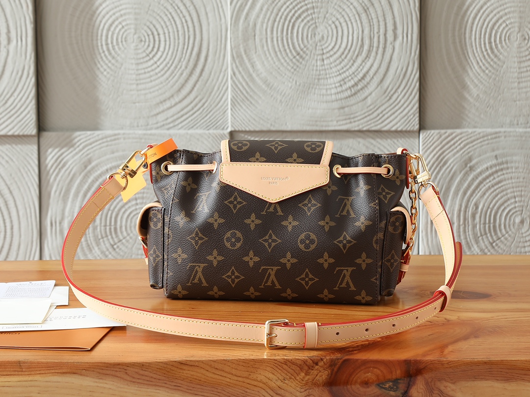 Louis Vuitton Hot New Product-208