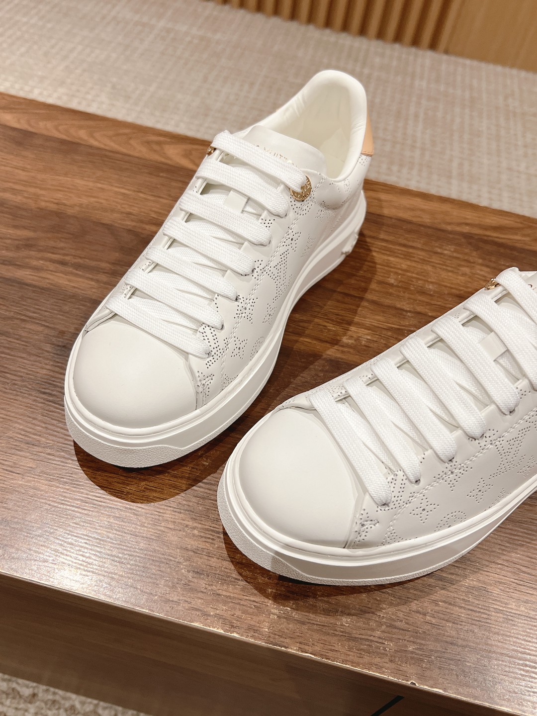 Lv Sneakers-103