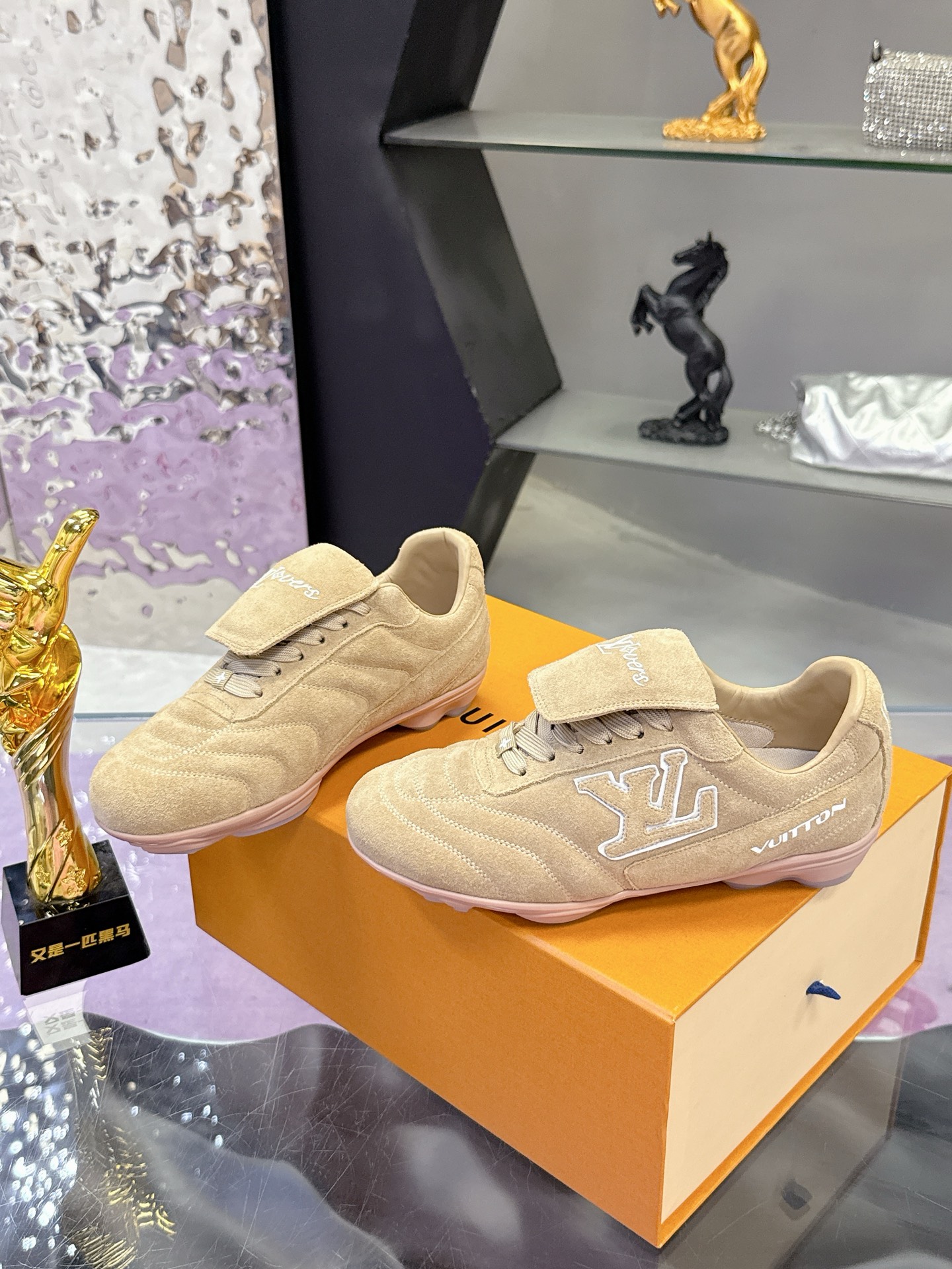 Lv Sneakers-109