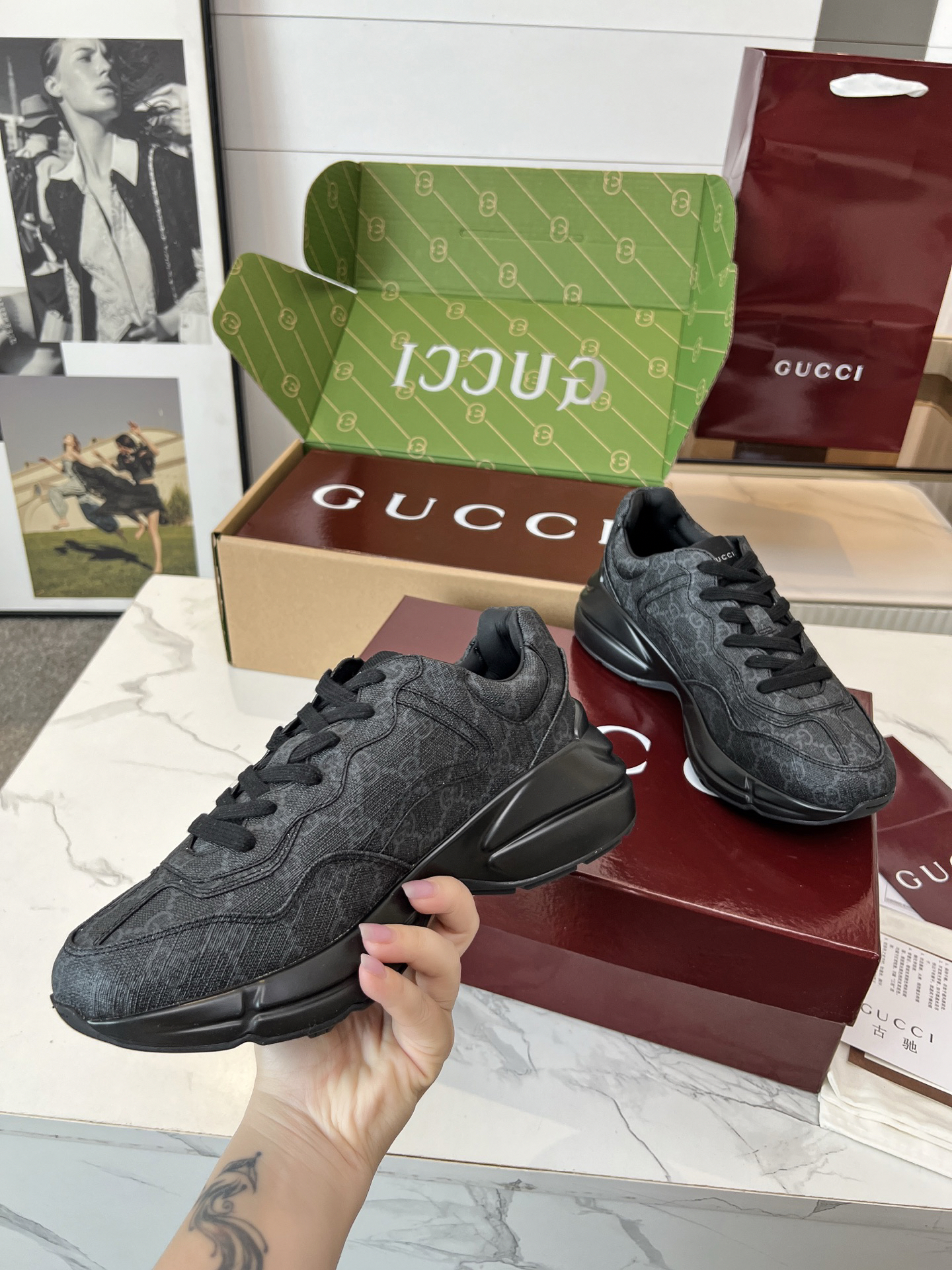 Gucci Sneakers-110