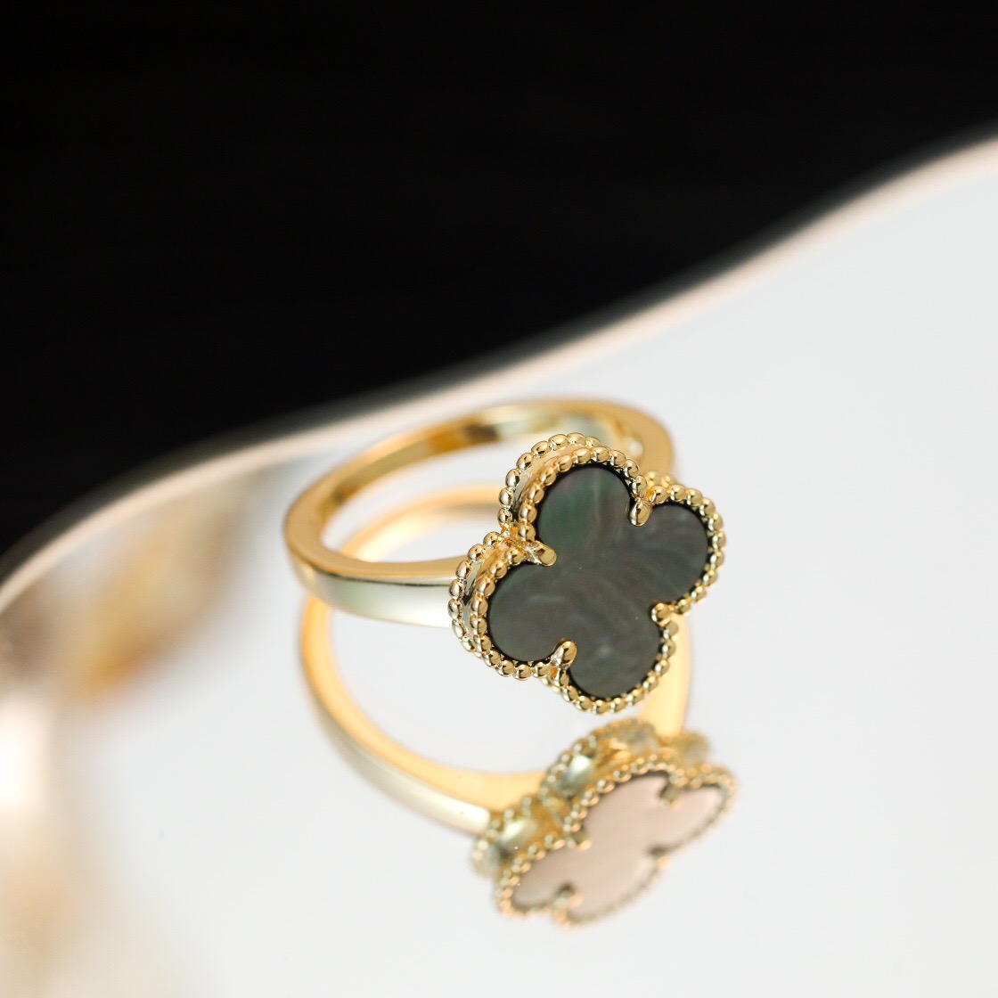 Van Cleef & Arpels ring-77