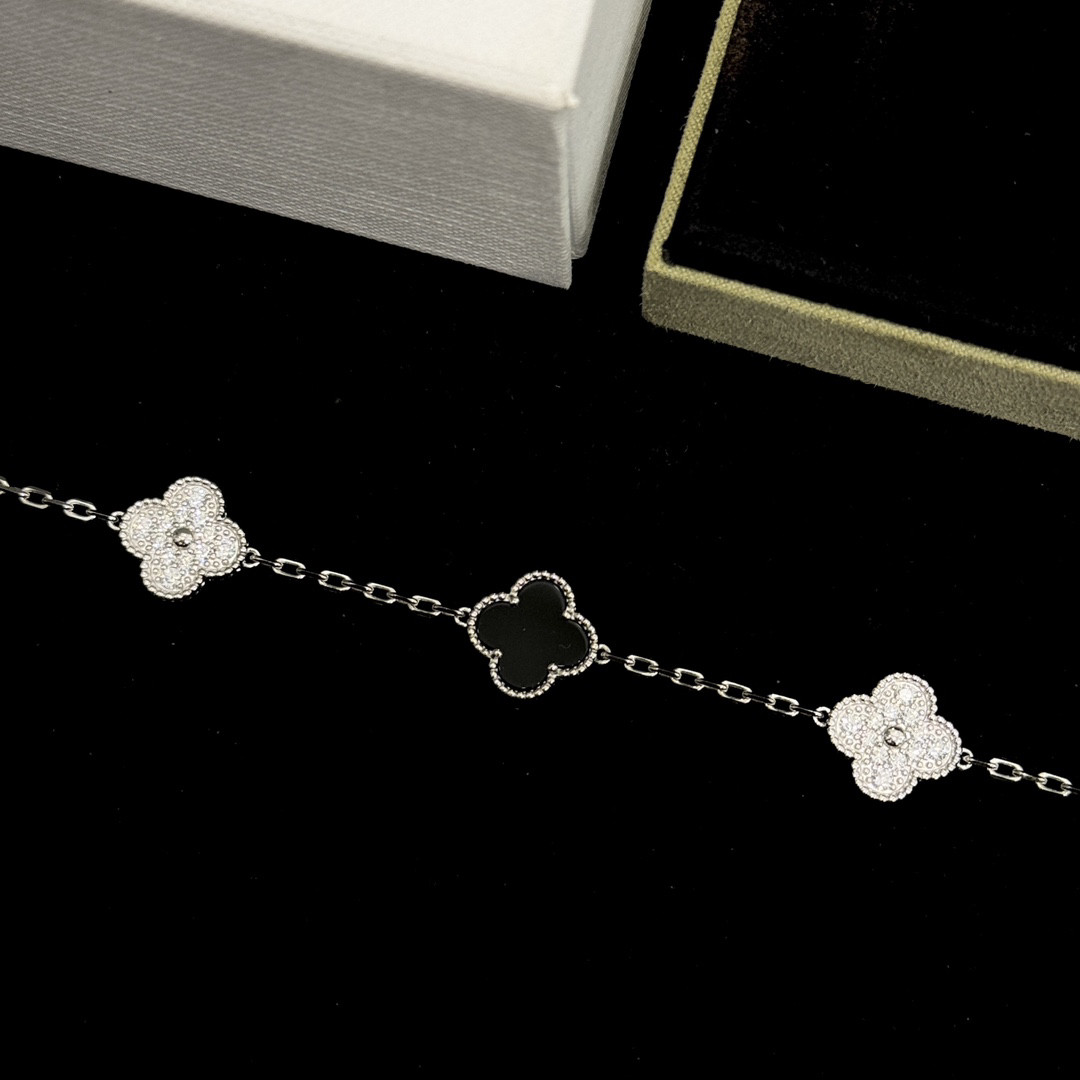 Van Cleef & Arpels Bracelet-30
