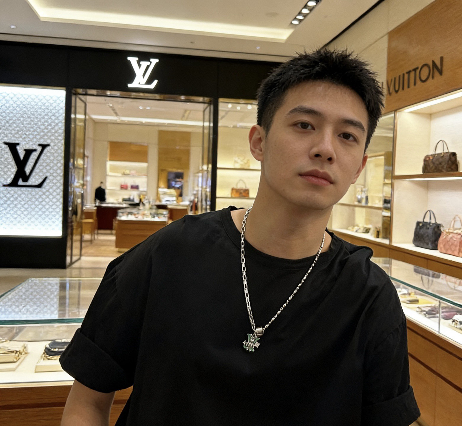 LV necklace-43