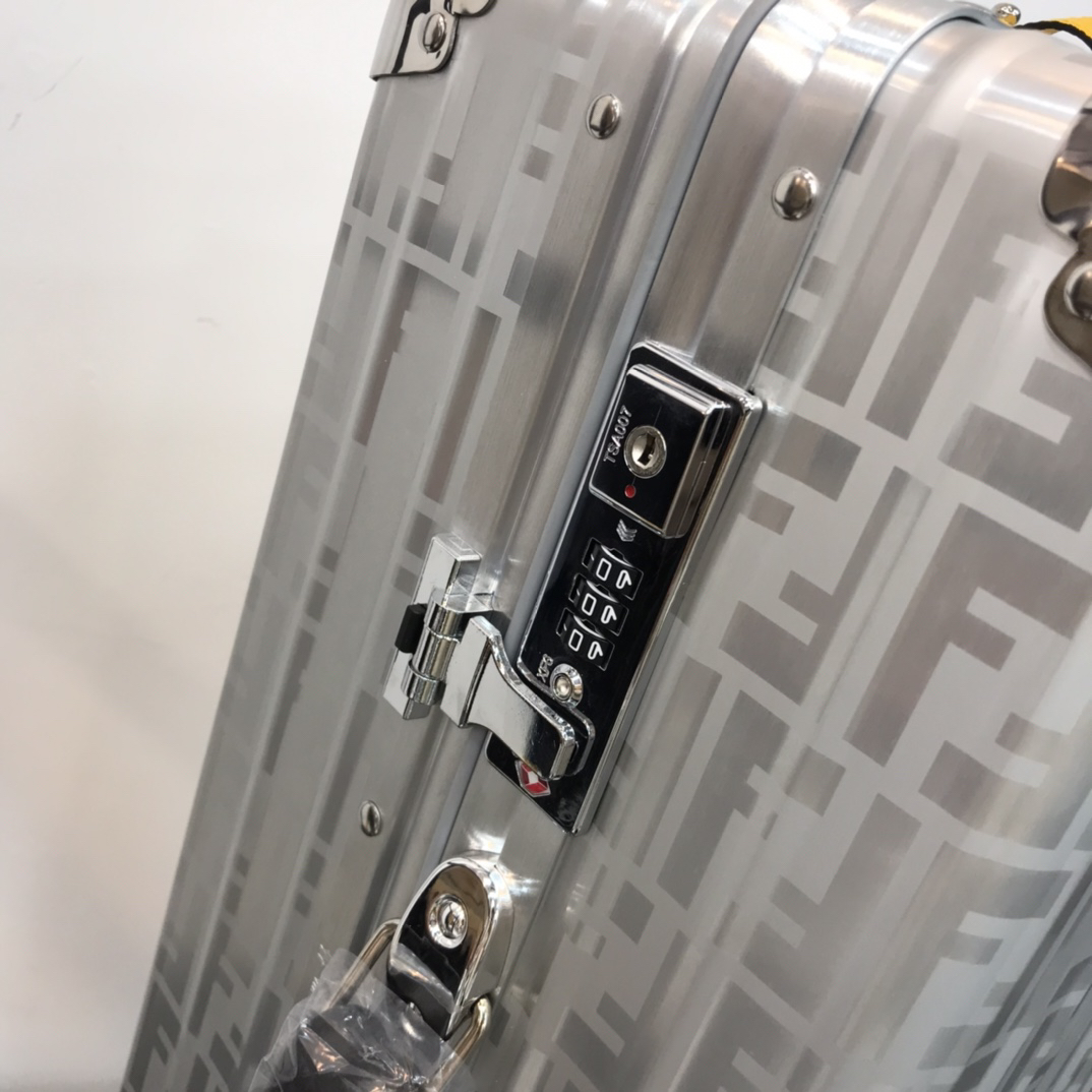 Fendi luggage-16