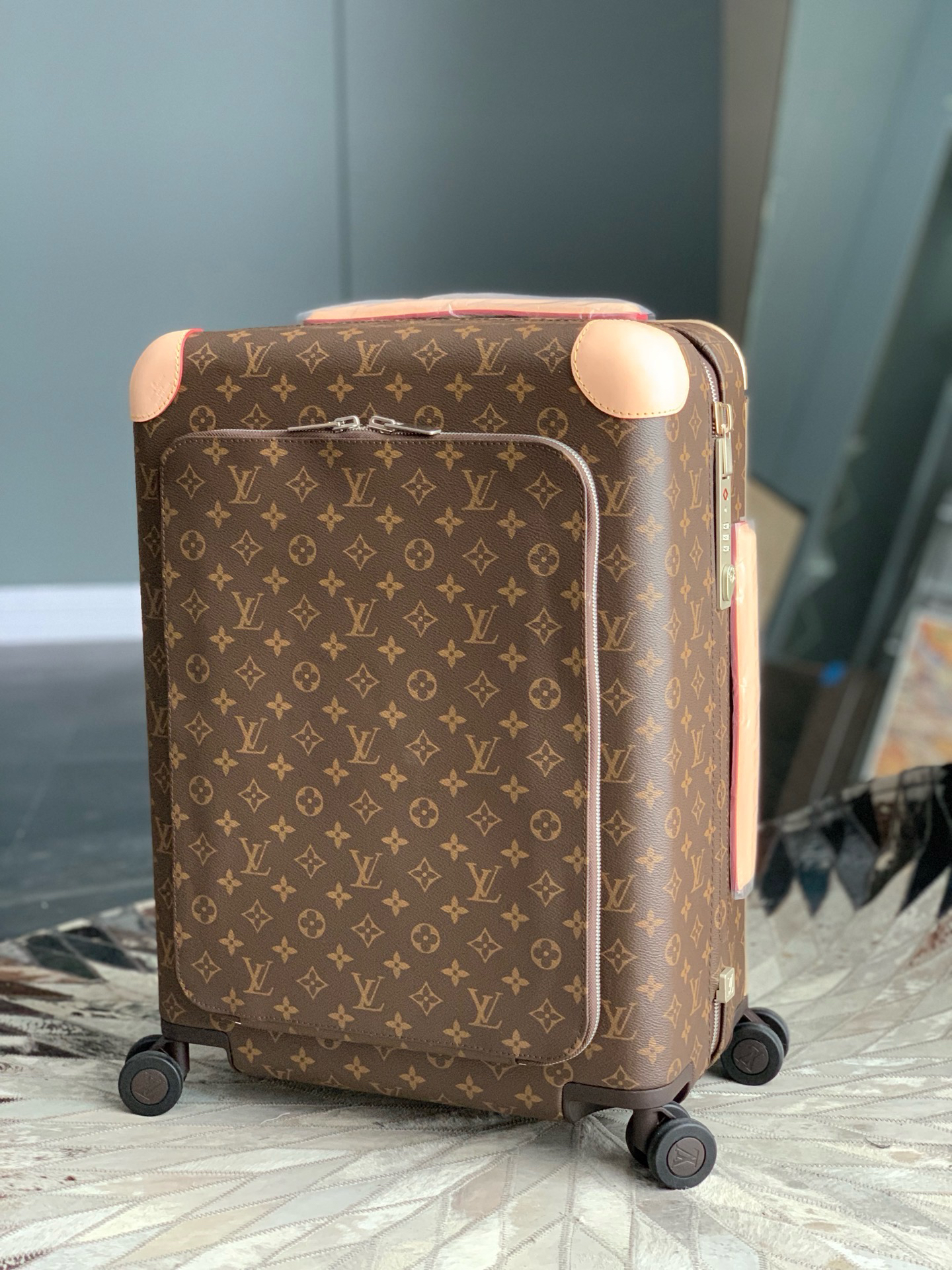 LV luggage-6