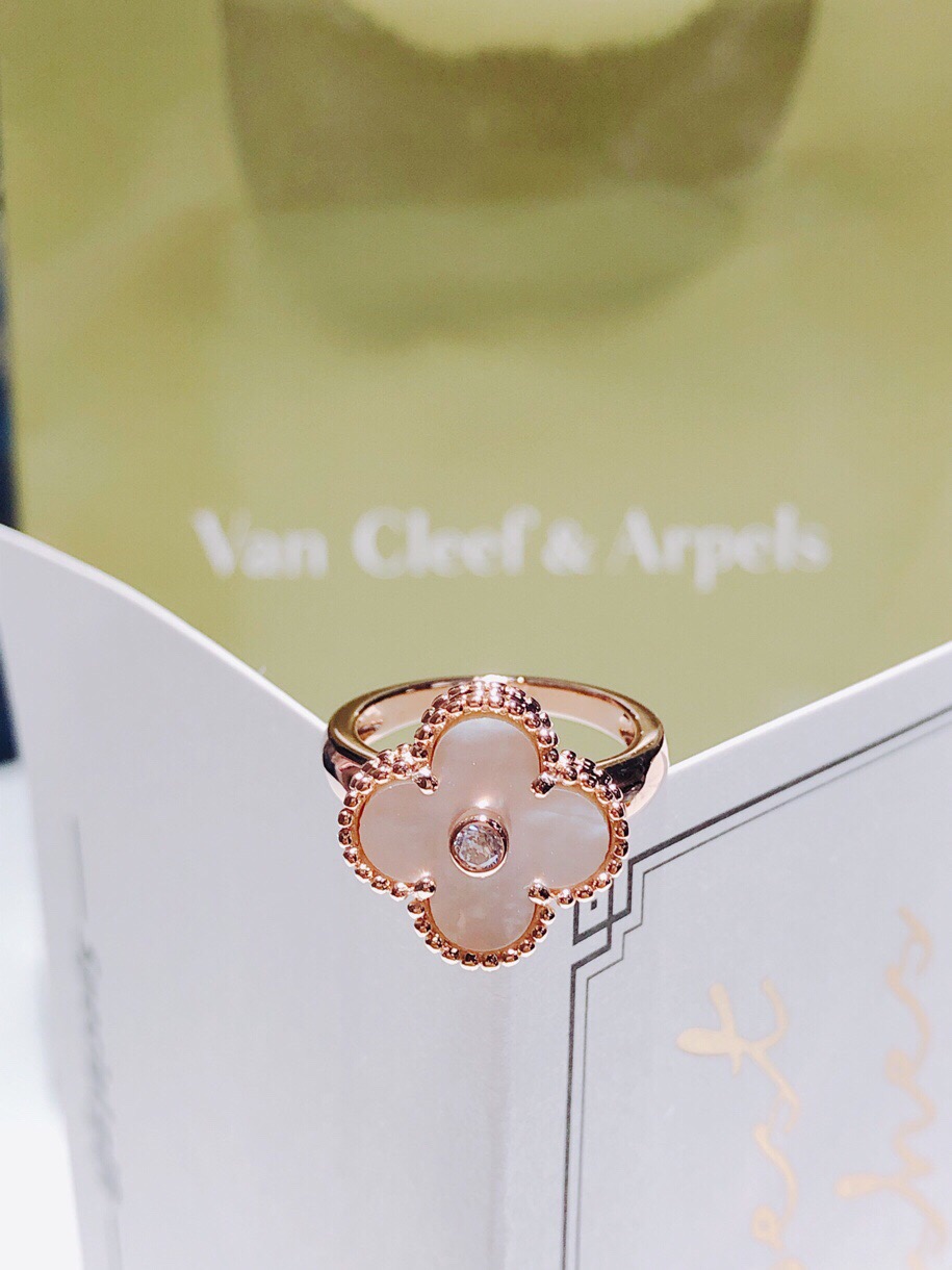 Van Cleef & Arpels ring-75