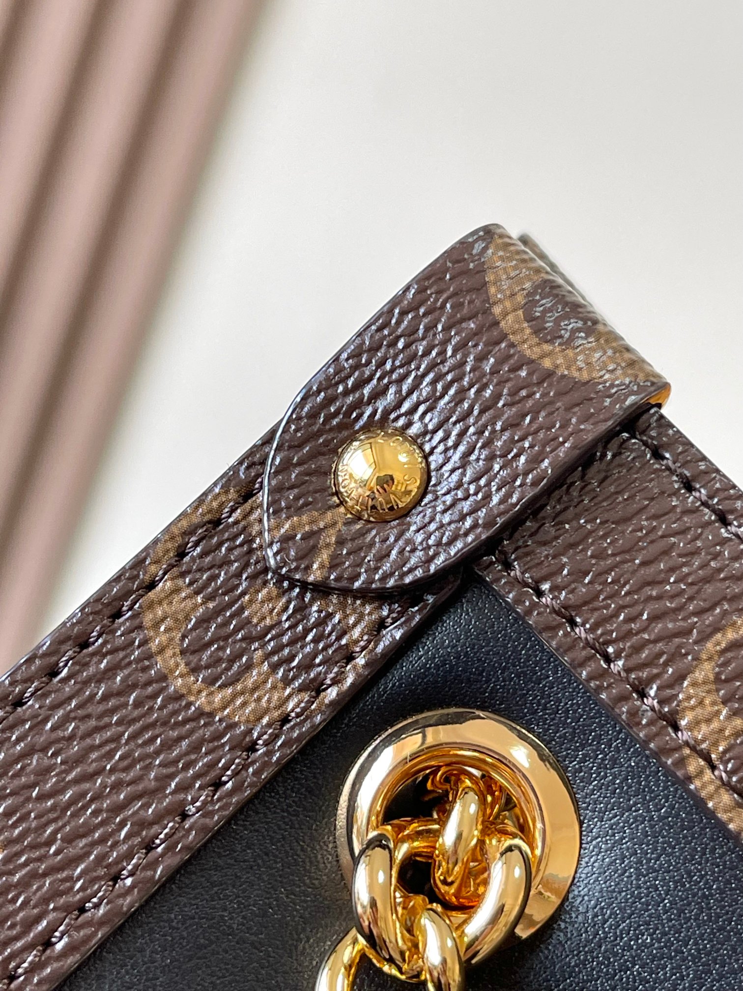 Louis Vuitton Hot New Product-206