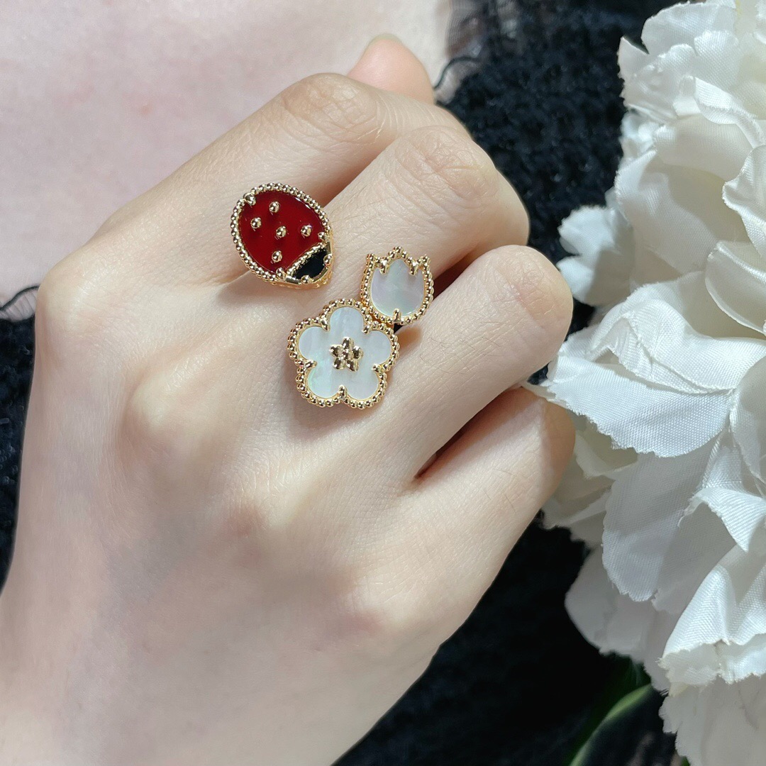 Van Cleef & Arpels ring-92
