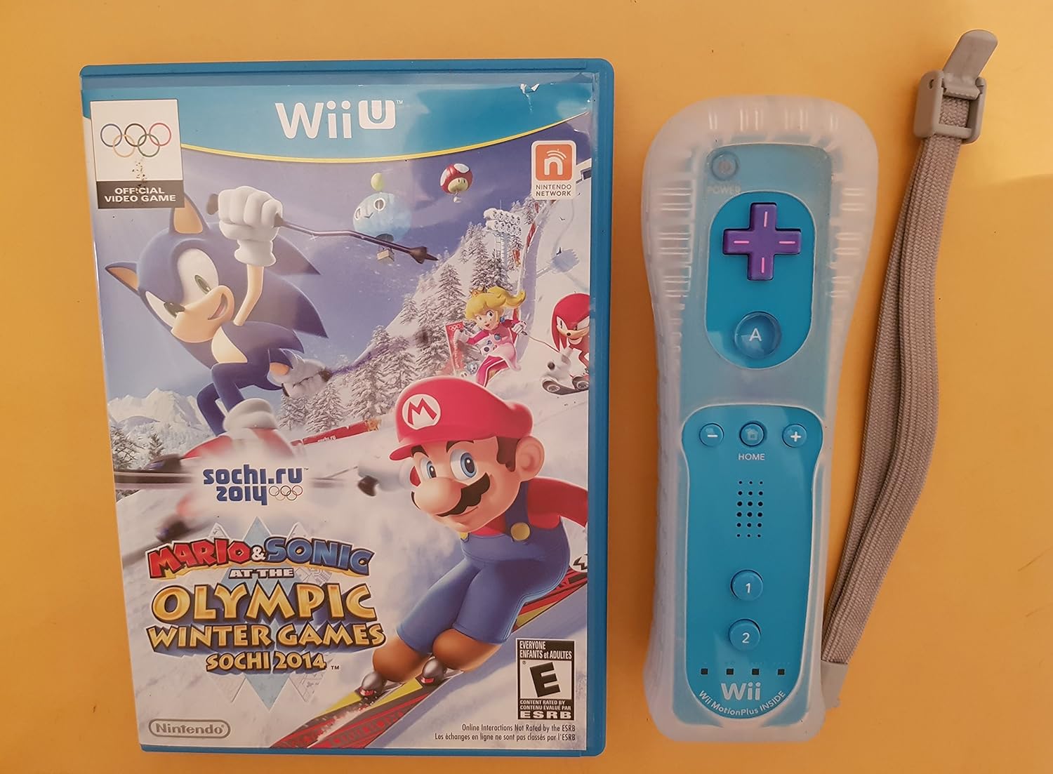 Mario & Sonic Sochi 2014 Olympic Winter Games with Blue Wii Remote Plus - Wii U