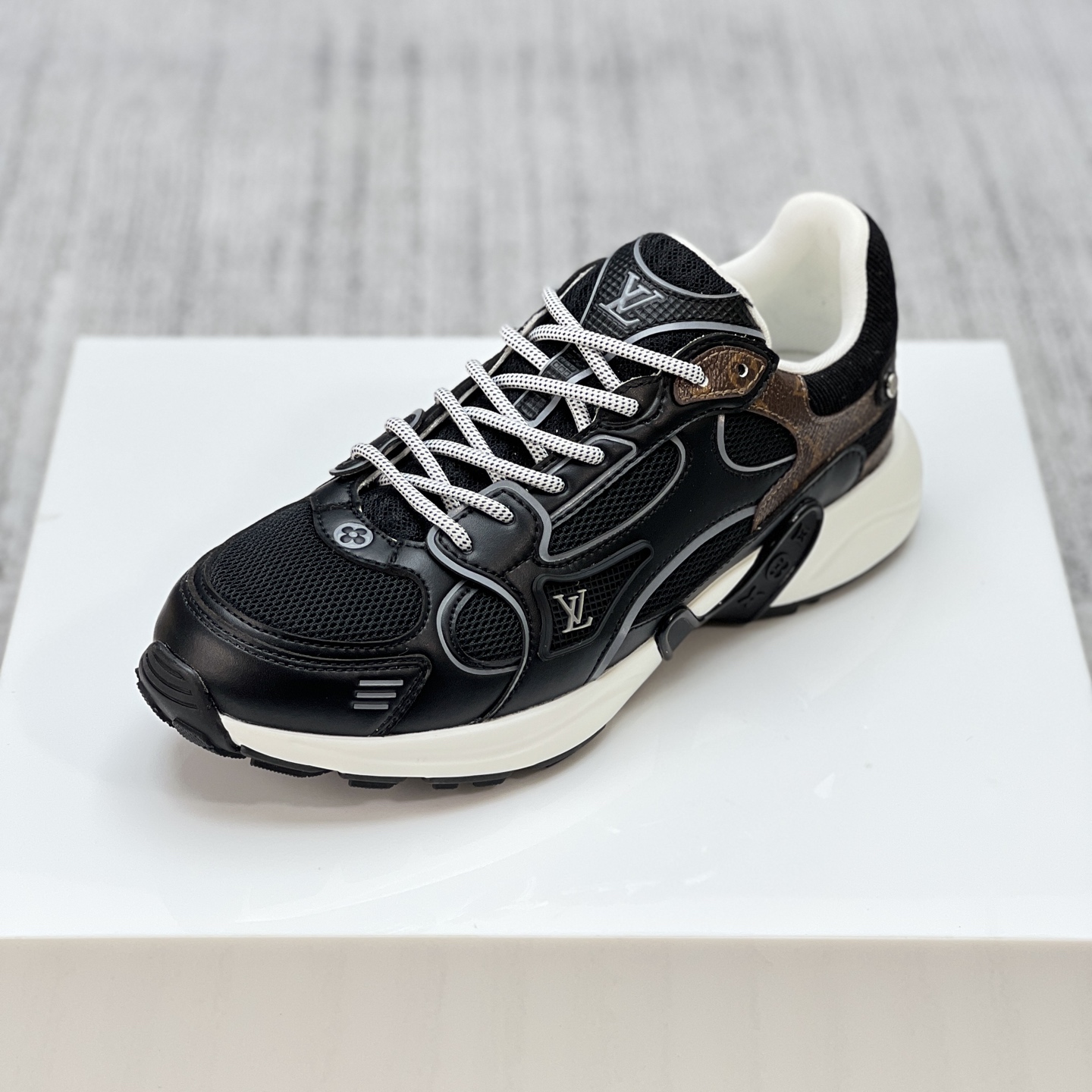 Lv Sneakers-202