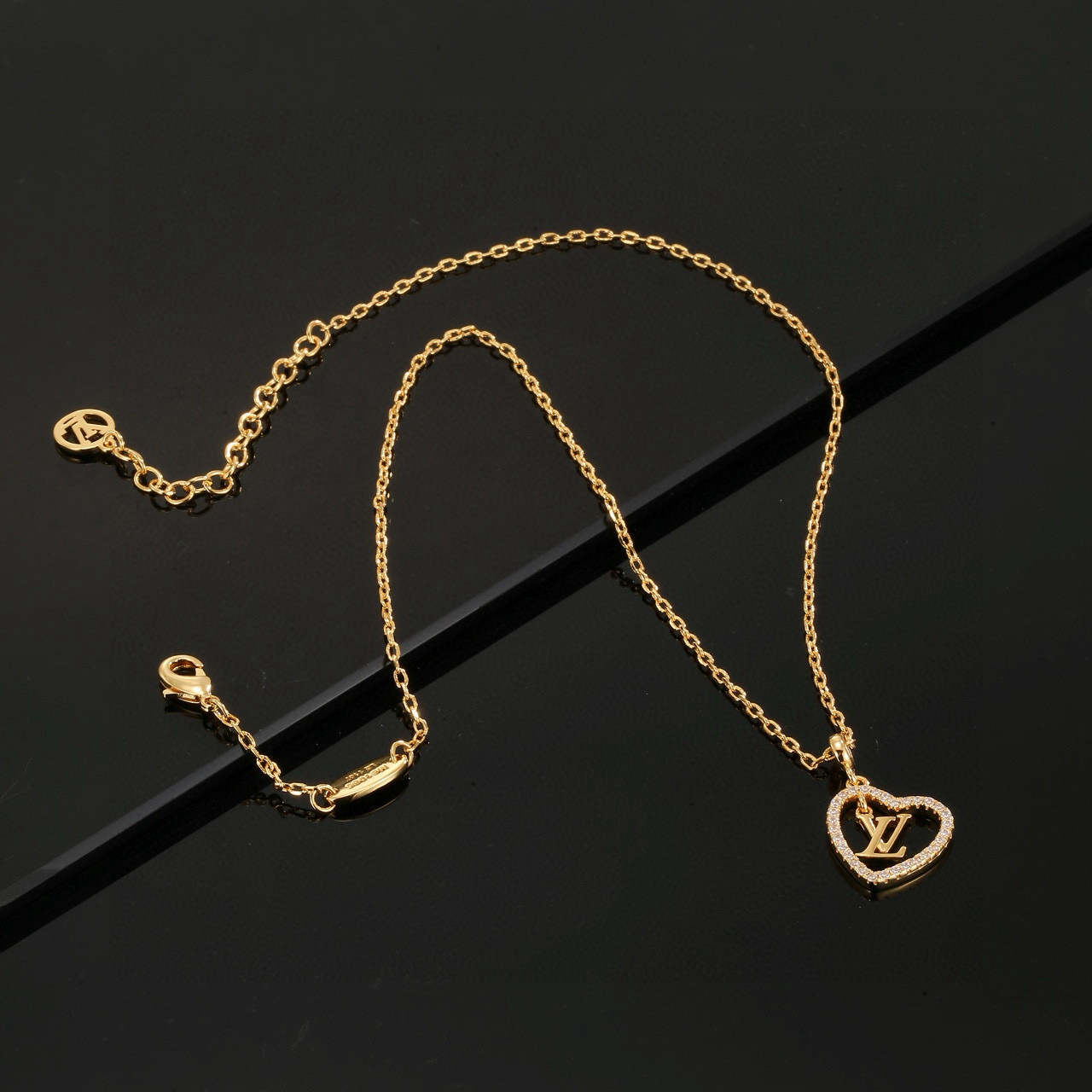 LV necklace-46