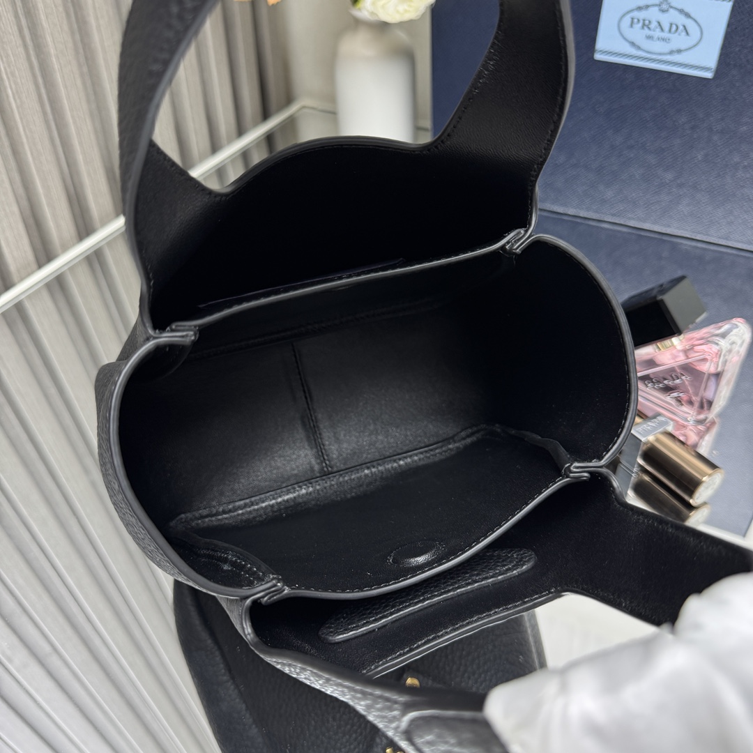 Prada Hot New Product-16