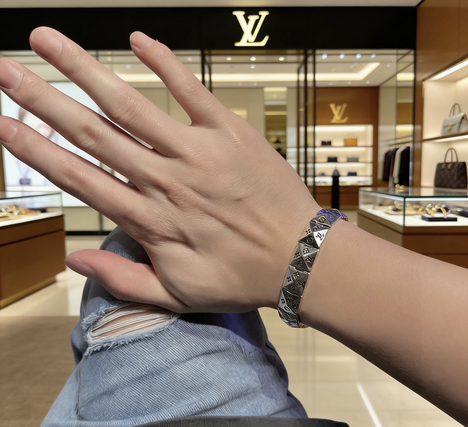 LV Bracelet-47