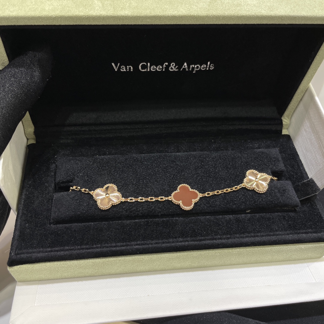 Van Cleef & Arpels Bracelet-106