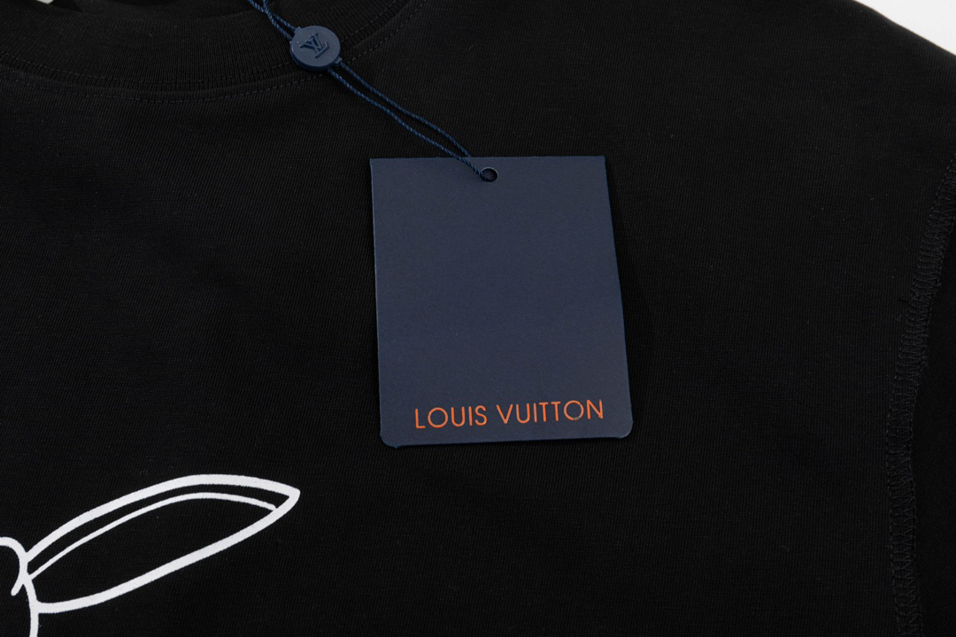 LV clothing-63