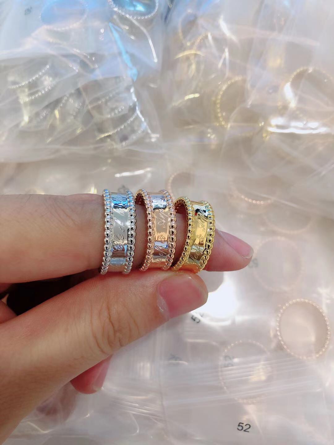 Van Cleef & Arpels ring-98