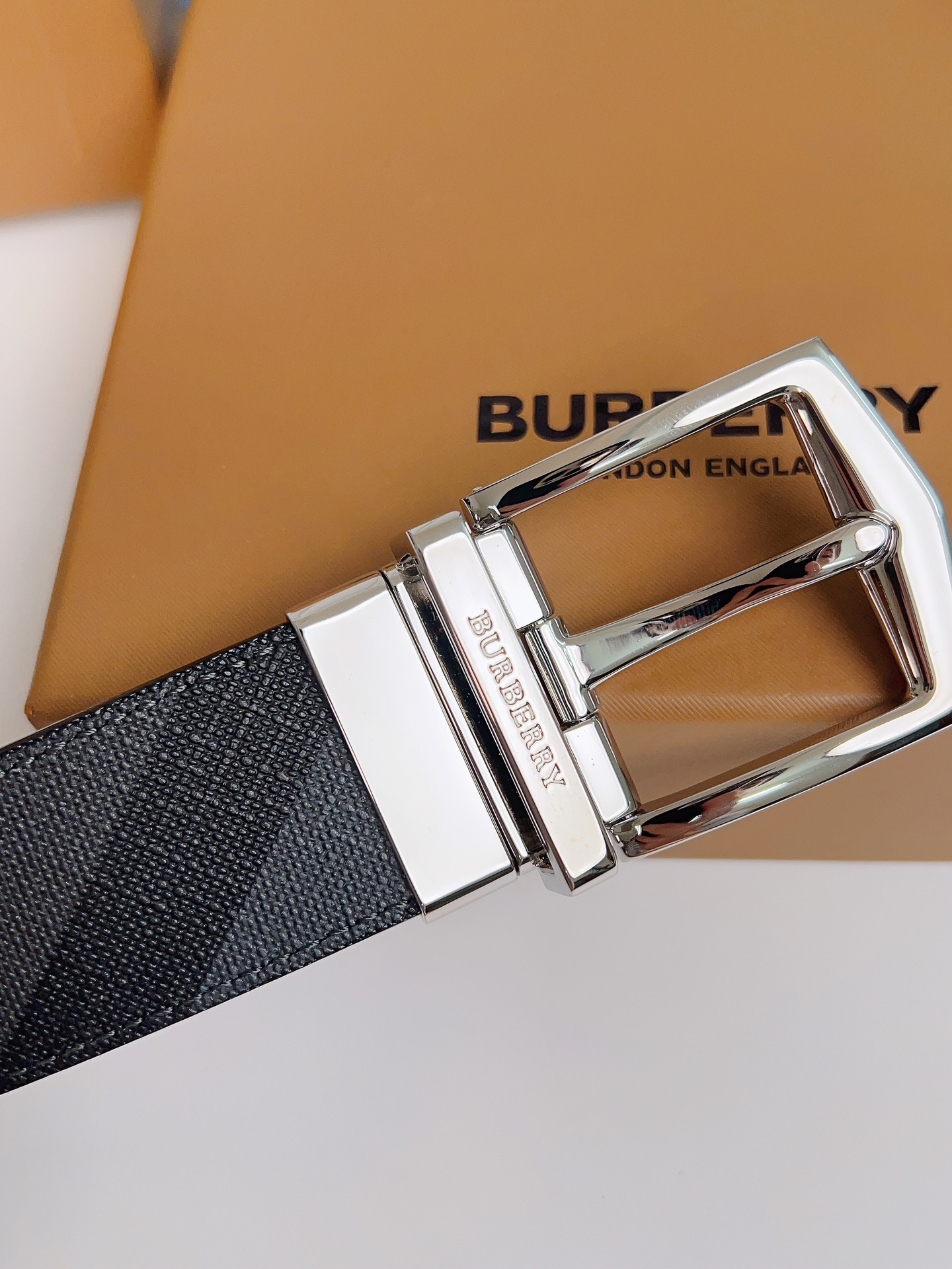 Burberry belt-127