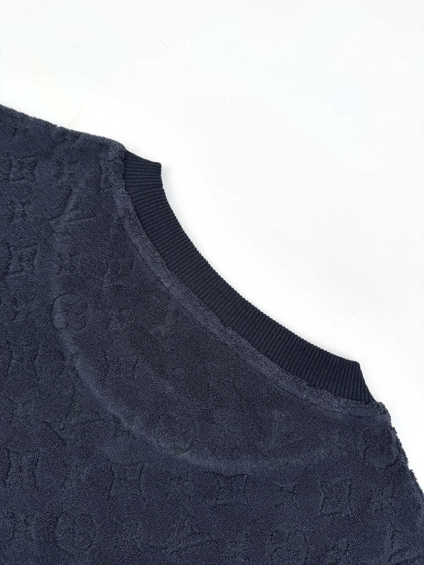 LV clothing-200