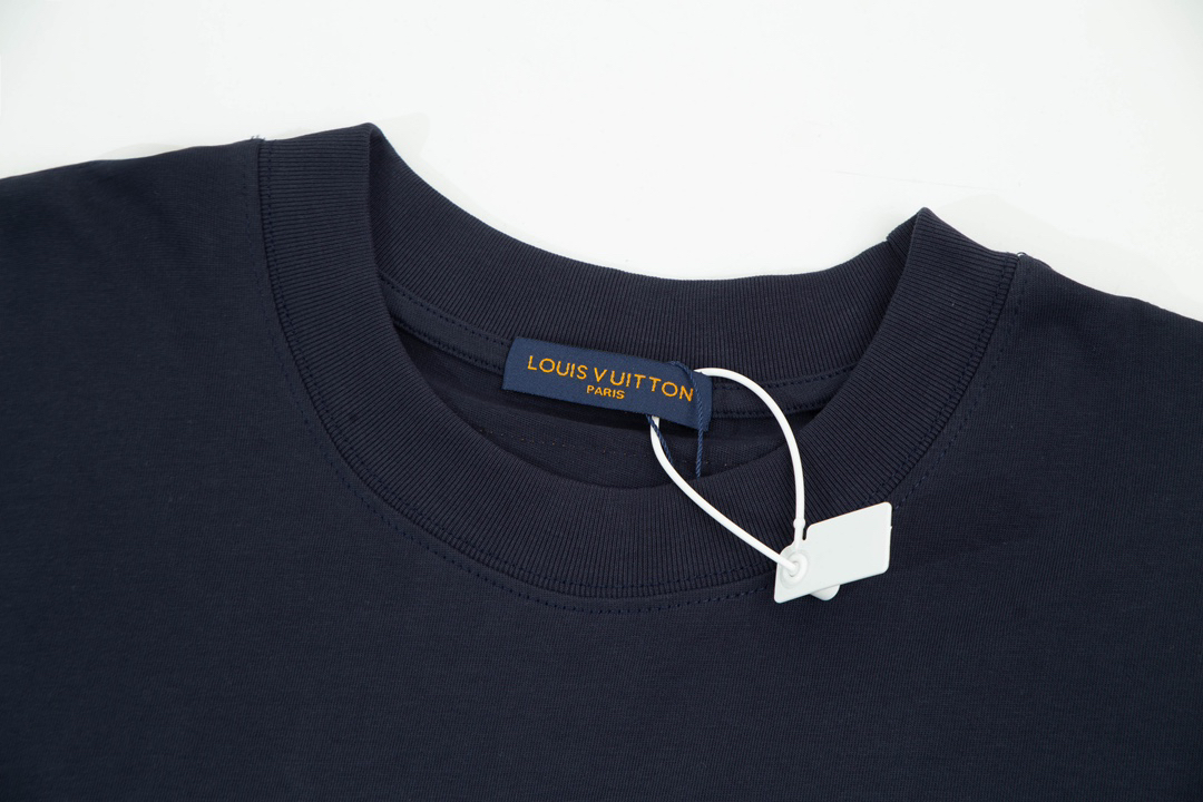 LV clothing-74