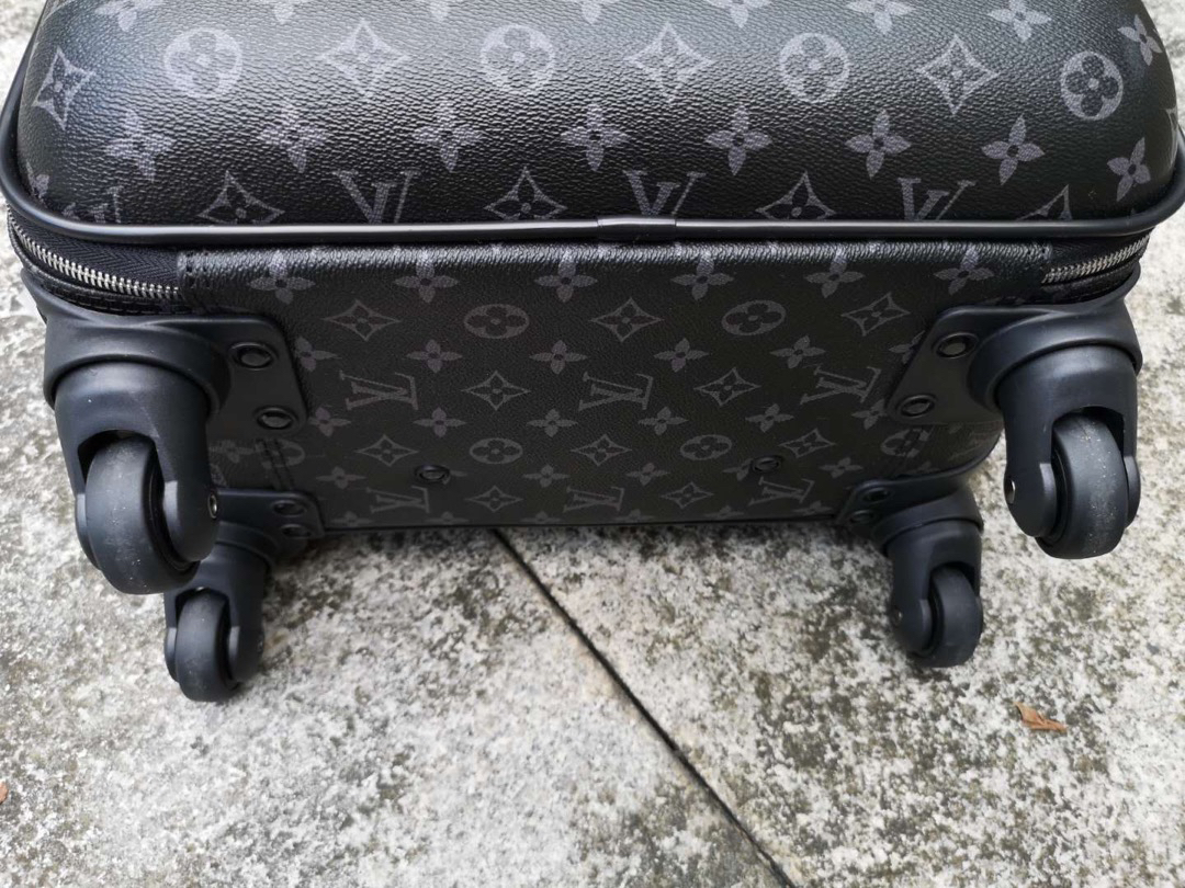 LV luggage-93